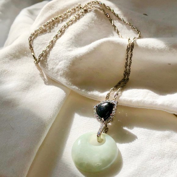 SALE Beautiful Jade necklace - Picture 2 of 16
